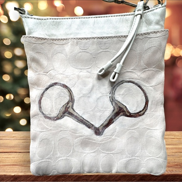 Coach cream jacquard signature and leather crossbody handbag -painted horse bit - Picture 2 of 15